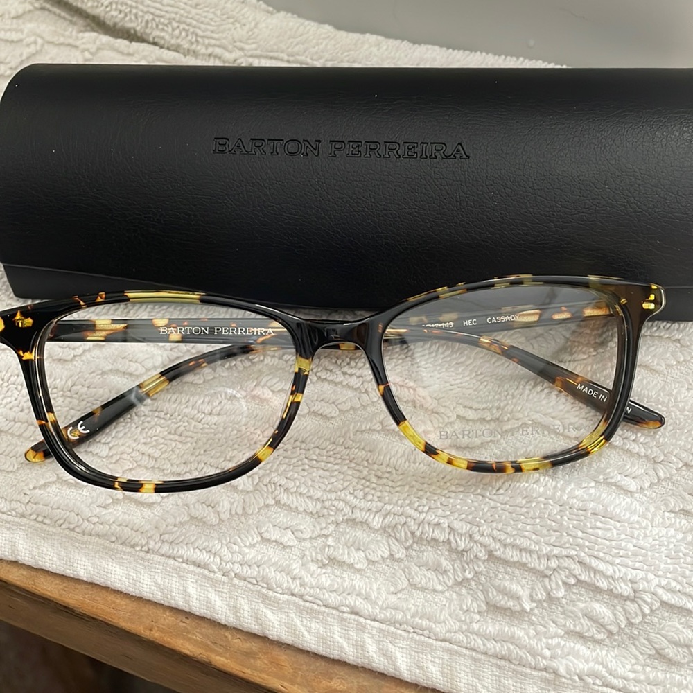 Brand new never worn 100% authentic Barton perreira Cassady frame with case